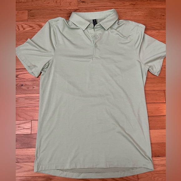 Lululemon Polo size medium.   Excellent used condition. - Picture 5 of 7